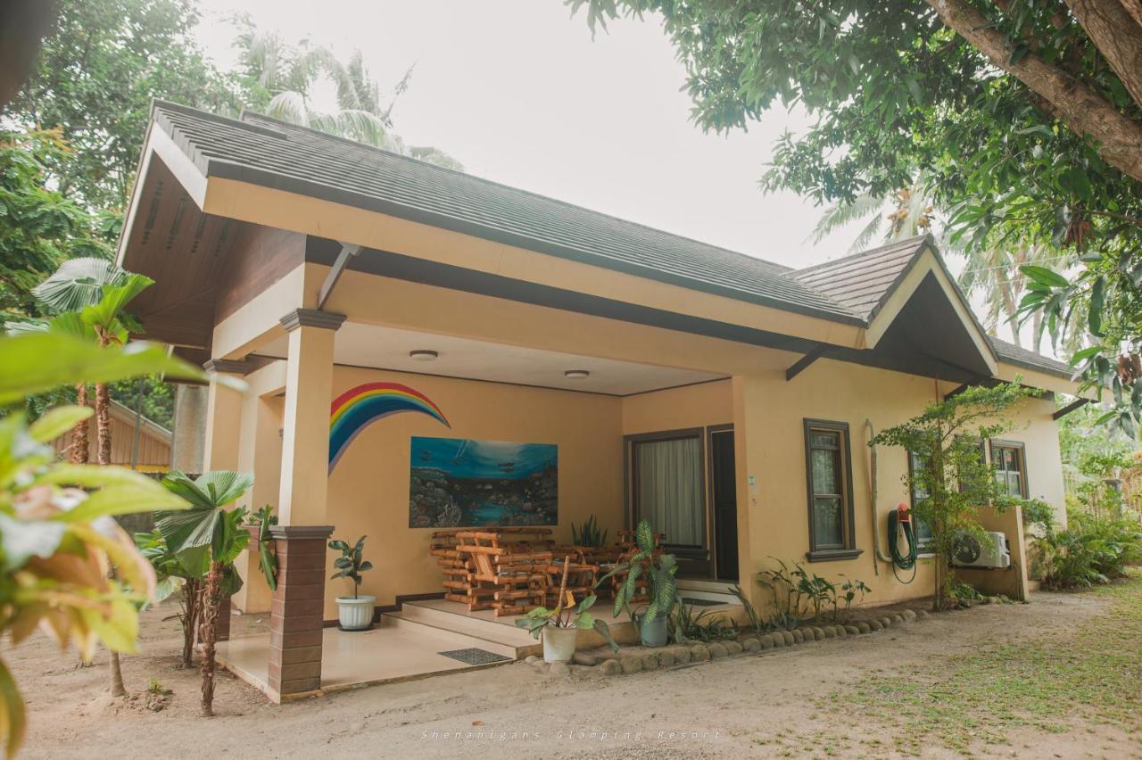 Shenanigans Glamping Resort Zamboanguita  Exteriör bild